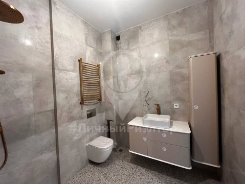 1-к квартира, 1/4 эт., 63м²